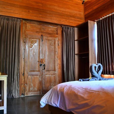 Putra'Lebah Amed Guest House エクステリア 写真