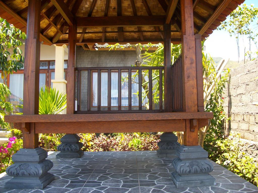 Putra'Lebah Amed Guest House エクステリア 写真