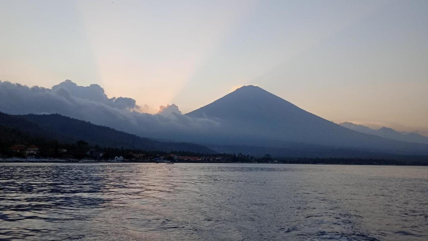 Putra'Lebah Amed Guest House エクステリア 写真