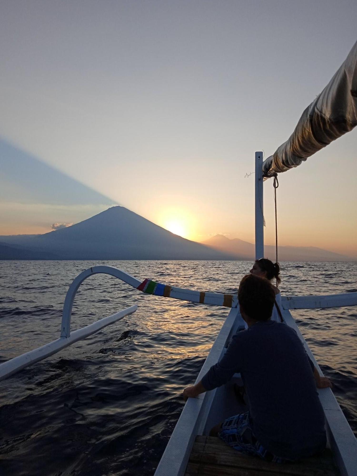 Putra'Lebah Amed Guest House エクステリア 写真