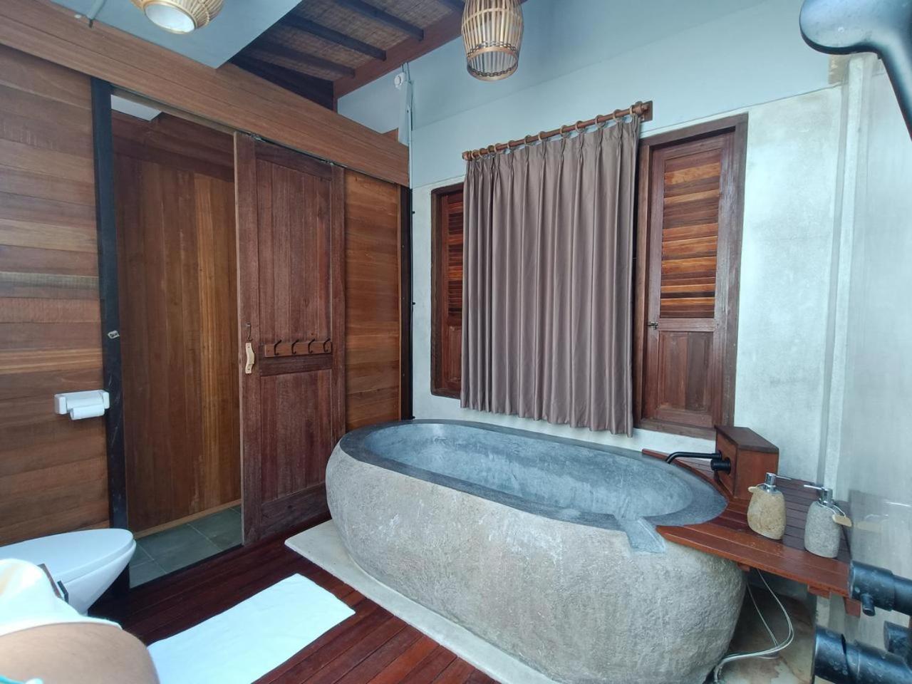 Putra'Lebah Amed Guest House エクステリア 写真