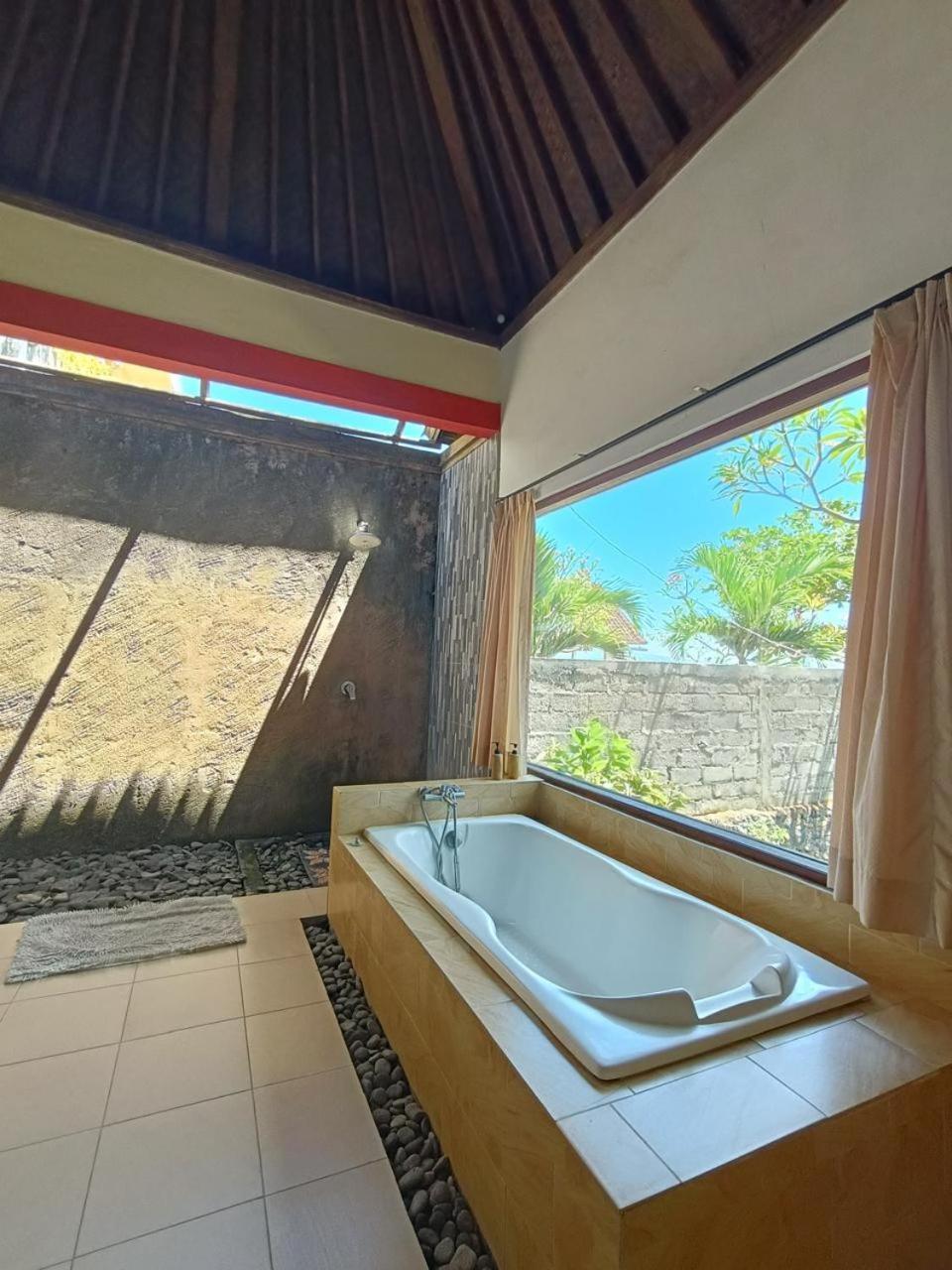 Putra'Lebah Amed Guest House エクステリア 写真