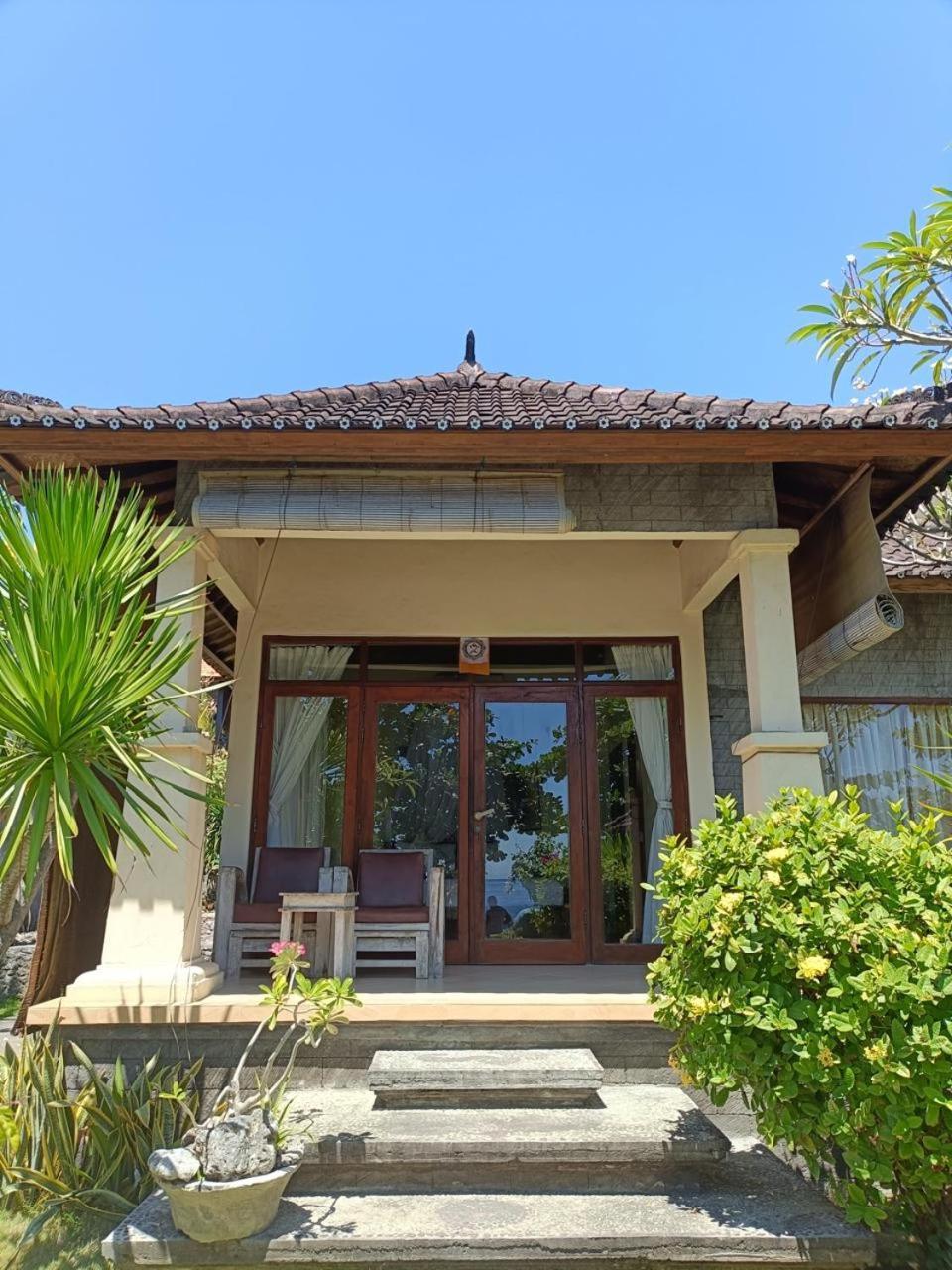 Putra'Lebah Amed Guest House エクステリア 写真
