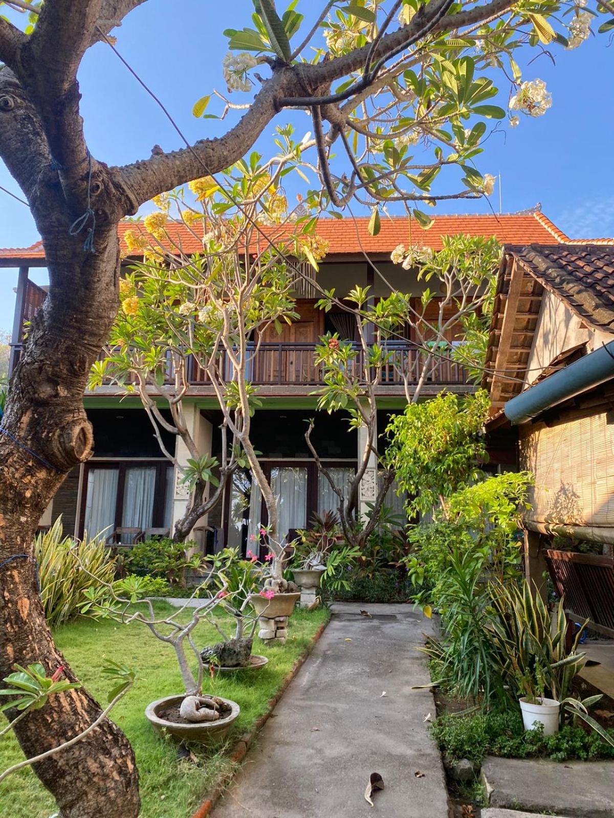 Putra'Lebah Amed Guest House エクステリア 写真