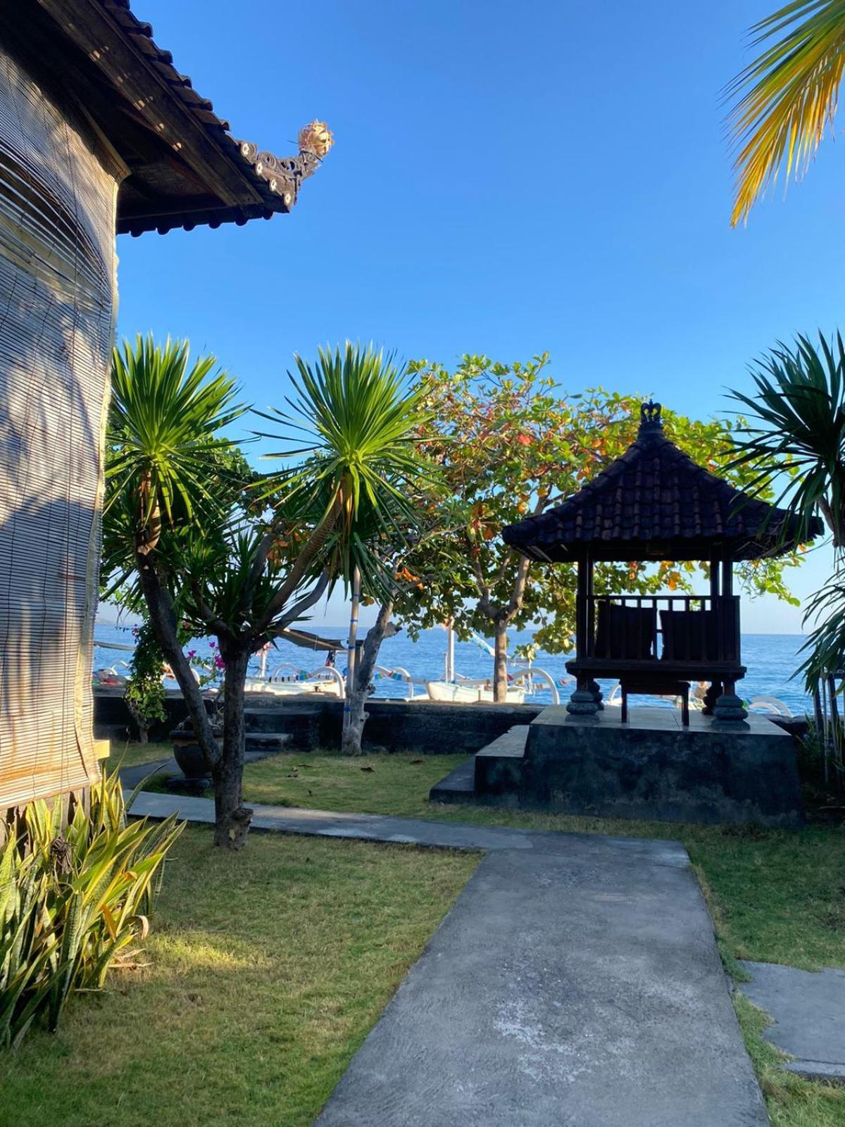 Putra'Lebah Amed Guest House エクステリア 写真