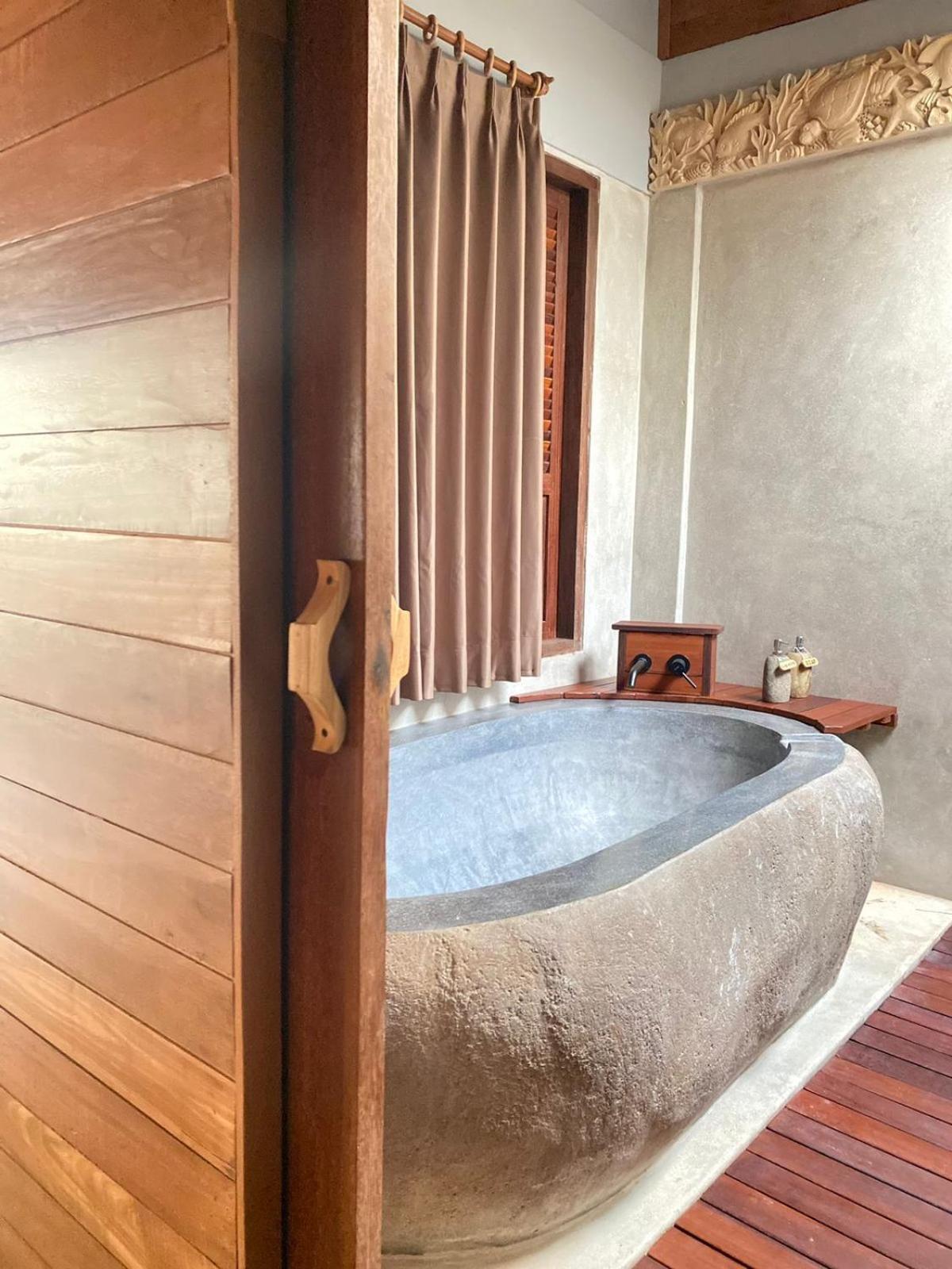 Putra'Lebah Amed Guest House エクステリア 写真