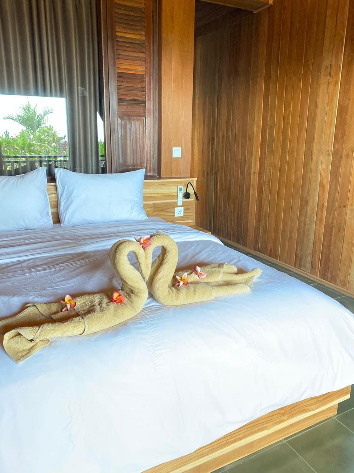 Putra'Lebah Amed Guest House エクステリア 写真