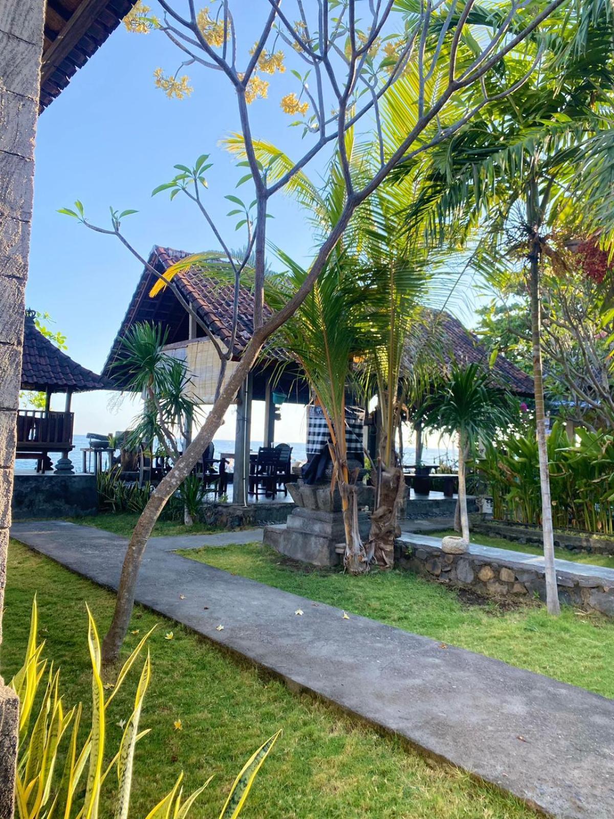 Putra'Lebah Amed Guest House エクステリア 写真