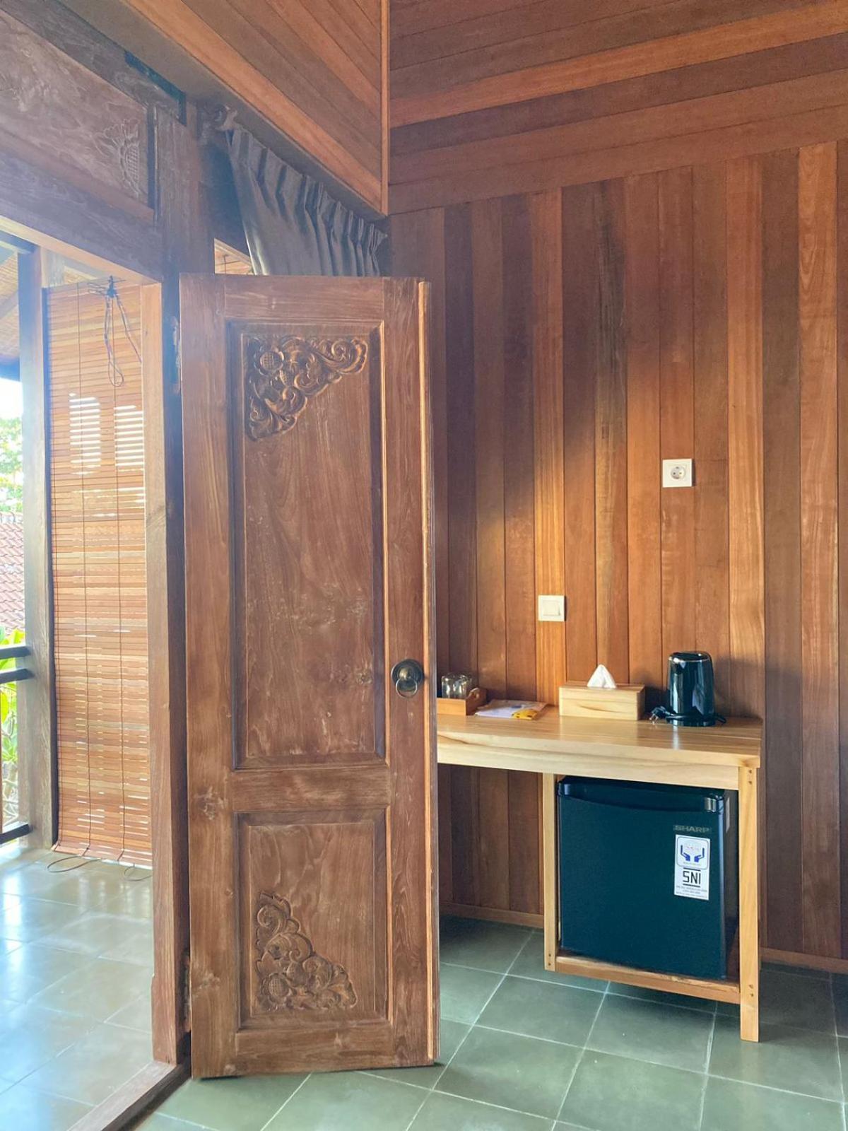 Putra'Lebah Amed Guest House エクステリア 写真