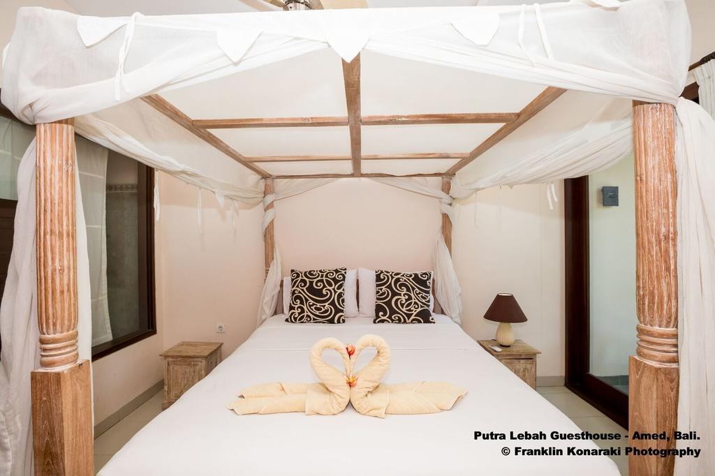 Putra'Lebah Amed Guest House エクステリア 写真
