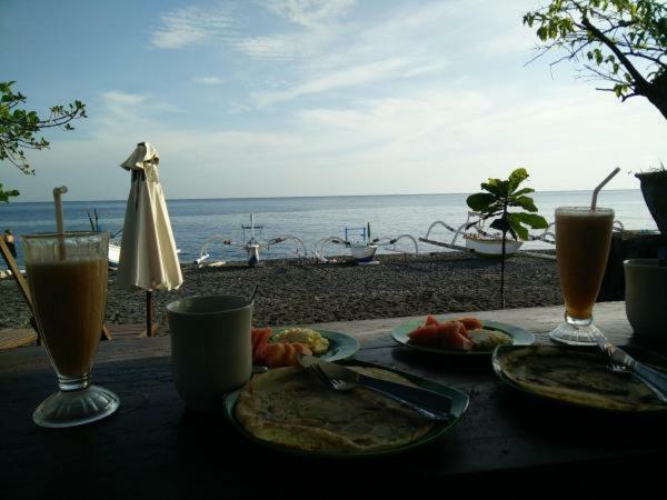 Putra'Lebah Amed Guest House エクステリア 写真